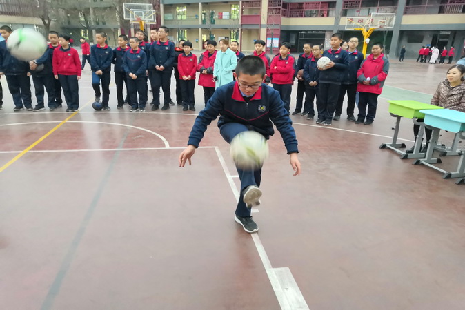 20190108163619_校园吉尼斯颠球.jpg