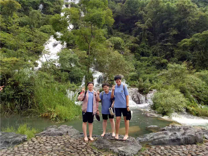 20190714210644_3美丽的翠谷瀑布.jpg 3美丽的翠谷瀑布.jpg