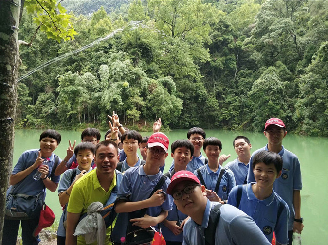 20190714210801_4卧龙潭边看卧龙.jpg 4卧龙潭边看卧龙.jpg