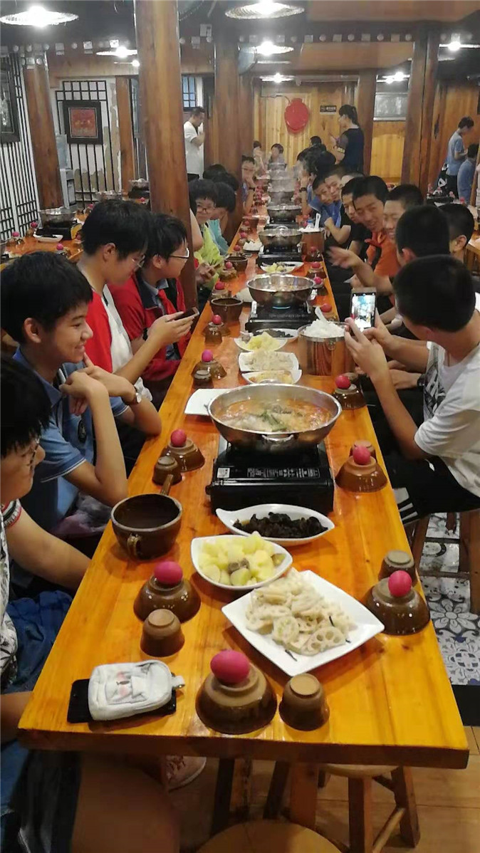 20190714211048_9苗寨长桌宴.jpg 9苗寨长桌宴.jpg