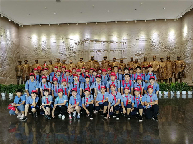 20190714211632_6我和先辈合影.jpg 6我和先辈合影.jpg