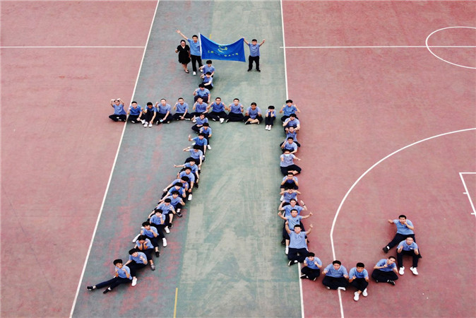 20200801201319_9班合影.jpg
