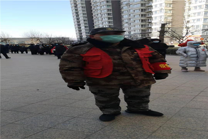 20210110213606_孙丛林老师在社区做志愿者.jpg 孙丛林老师在社区做志愿者.jpg