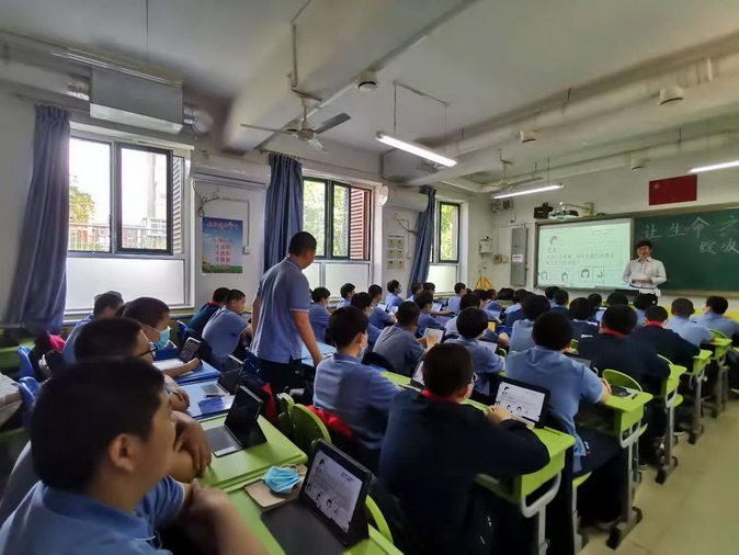 20210514112329_2006班学生回答问题.jpg