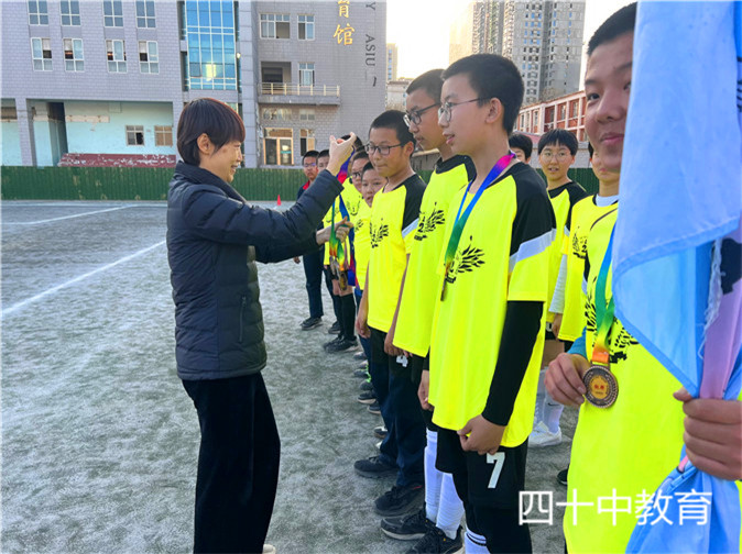 校长颁奖.JPG